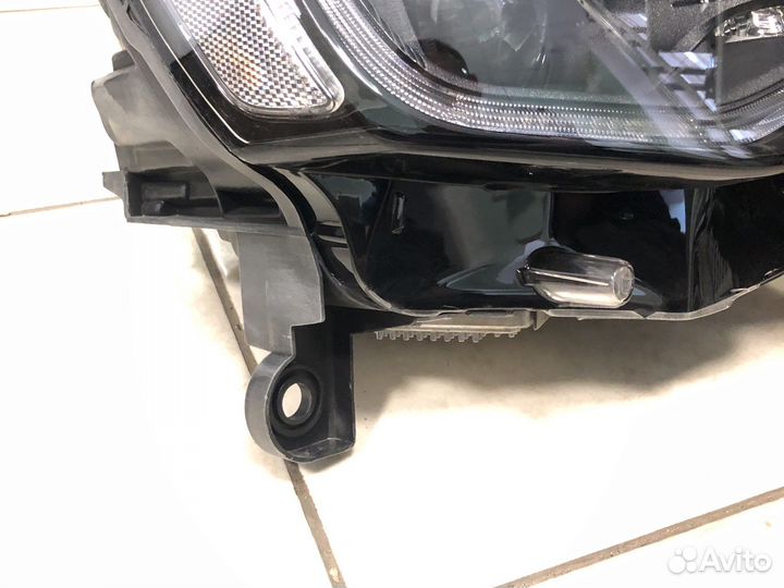 Фара правая black Jeep grand cherokee wk2