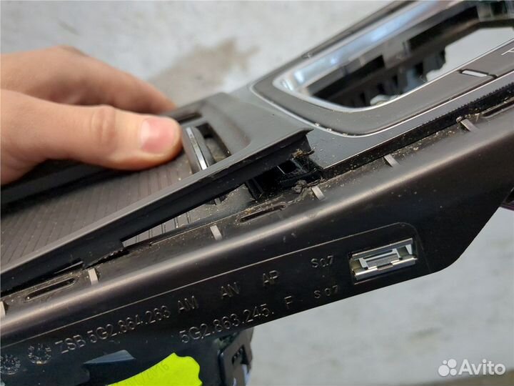 Консоль салона Volkswagen Golf 7, 2016