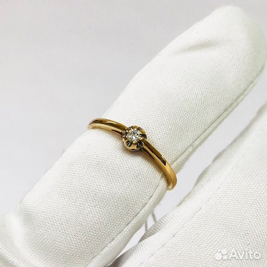 Золотое кольцо с бриллиантом 585