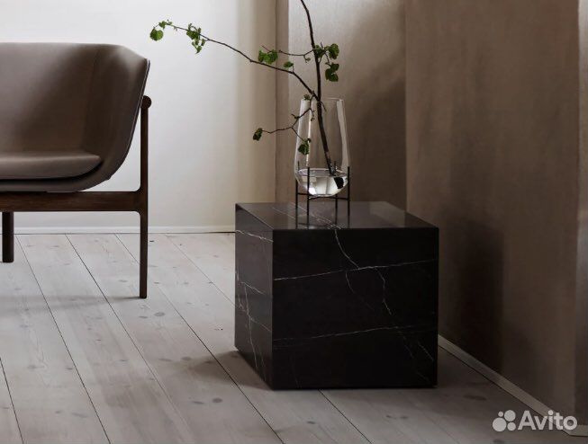 Прикроватная тумба из мрамора