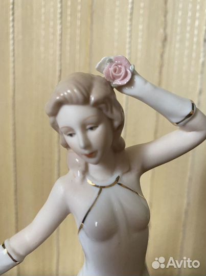 Фарфоровые статуэтки