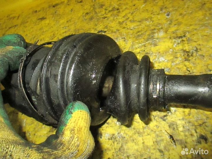 Привод передний правый Toyota Corolla ZZE121