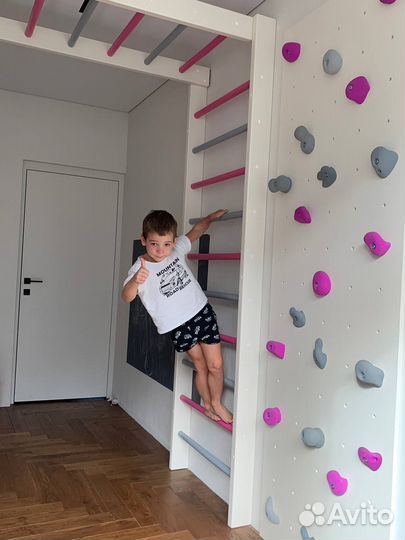 Детская двухъярусная кровать