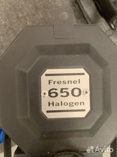 Комплект студийного света Logocam 650 fresnel