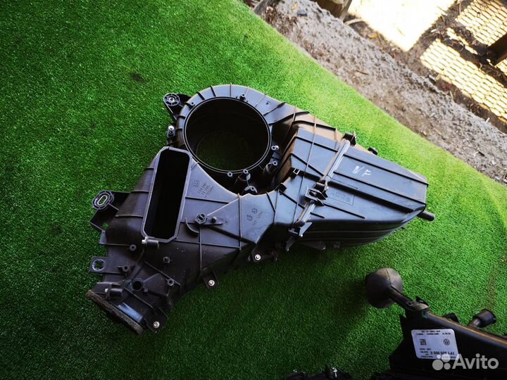 Корпус печки пер/зад на VW Touareg NF 2010-2018