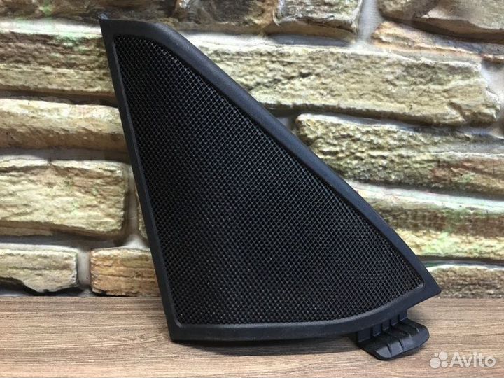 Накладка крепления зеркала передняя левая