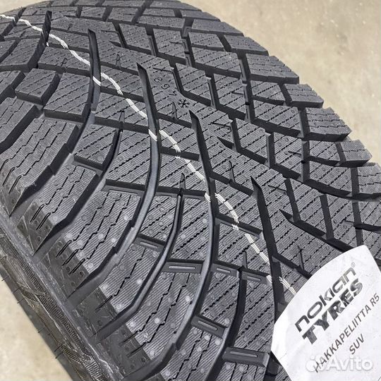 Nokian Tyres Hakkapeliitta R5 SUV 235/65 R17 108R