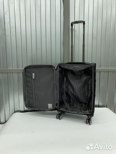 Чемодан тканевый на колесах маленький