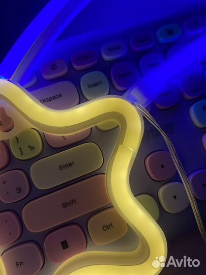 Неоновая вывеска