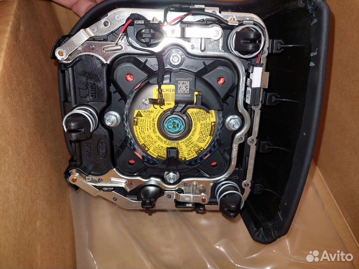 Новая подушка безопасности водителя Velar