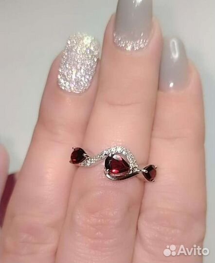 Серебряное кольцо с гранатами