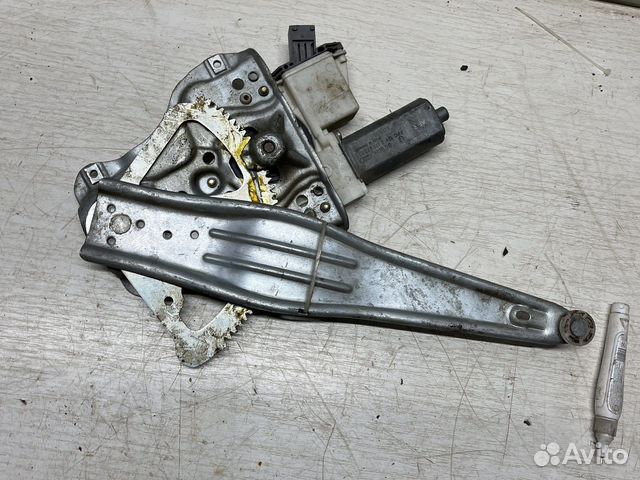 Стеклоподъемник задний правый левый Avensis t250