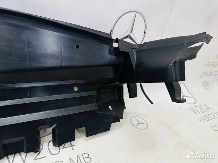 Воздуховод радиатора Mercedes W204 M272