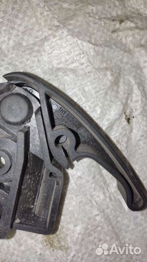 Ручка открывания капота Volkswagen Caddy