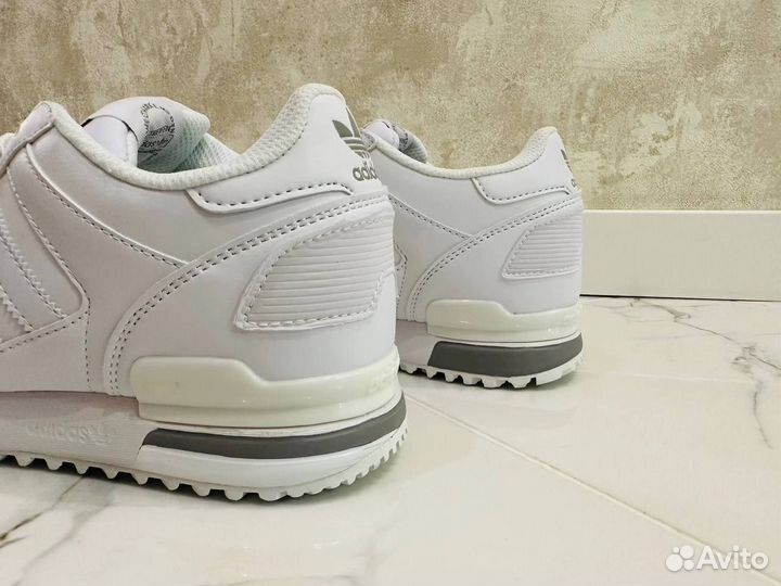 Кроссовки adidas zx 700 белый кожа