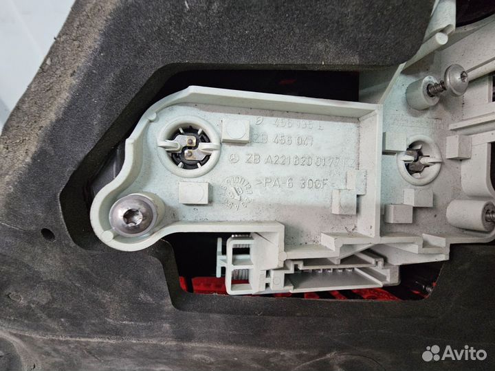 Фонарь задний правый Mercedes S221
