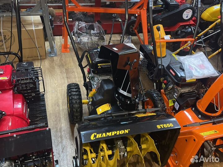 Снегоуборщик бензиновый самоходный