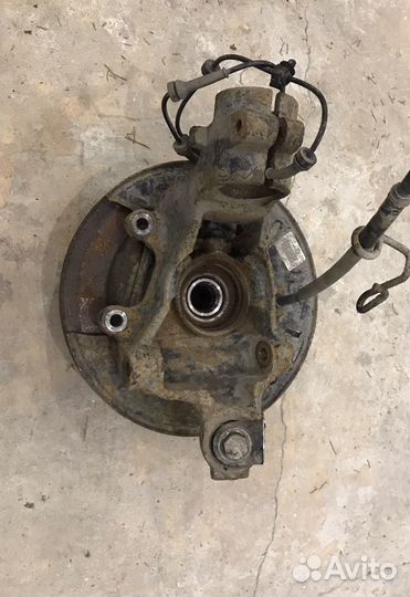 Цапфа задняя левая Land Rover Freelander 2