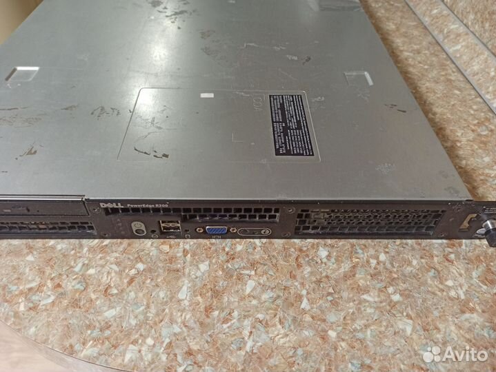 Сервер Dell poweredge R200