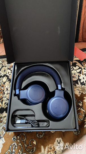 Беспроводные наушники jbl live 460 nc