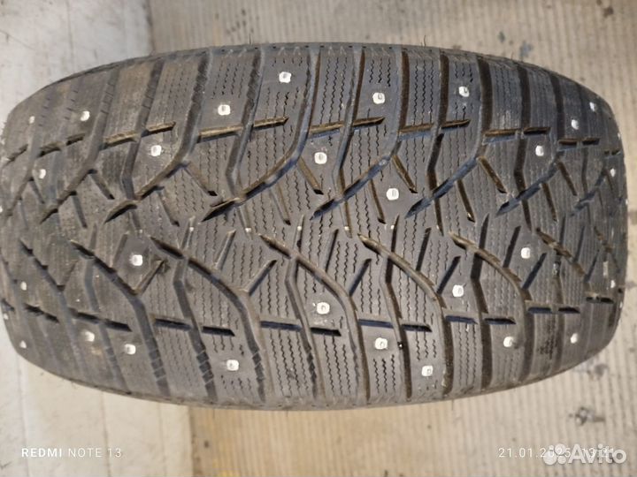 Bridgestone Blizzak Spike-02 235/45 R18 98T