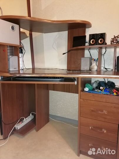 Продам компьютерный стол б/у