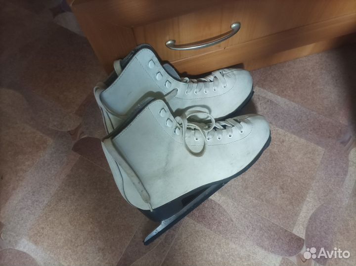 Коньки женские(39 размер)