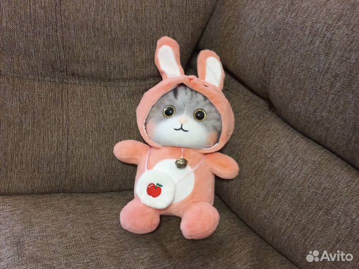 Мягкая игрушка котик в костюме зайца