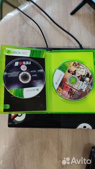 Xbox 360e 3гб+2 геймпада+kinect