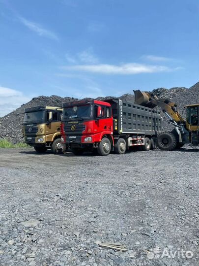 Водитель самосвала