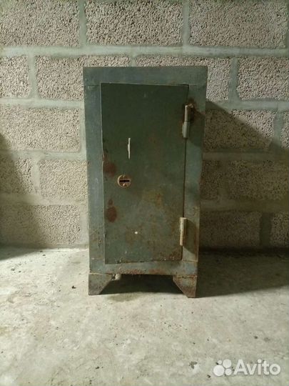 Шкаф металлический сейф