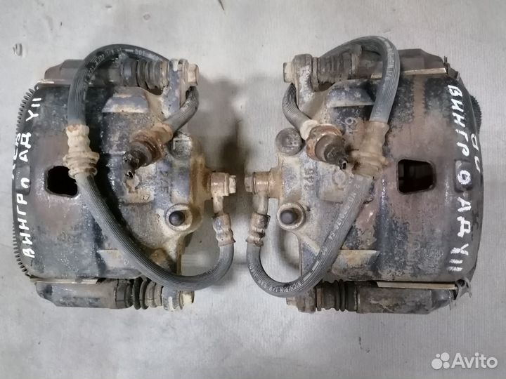 Суппорт передний правый Nissan Wingroad Y11 2001-2