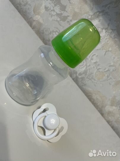 Пустышка, бутылочка, держатель для соски