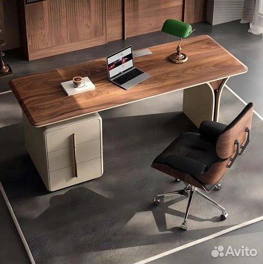 Компьютерное офисное кресло руководителя