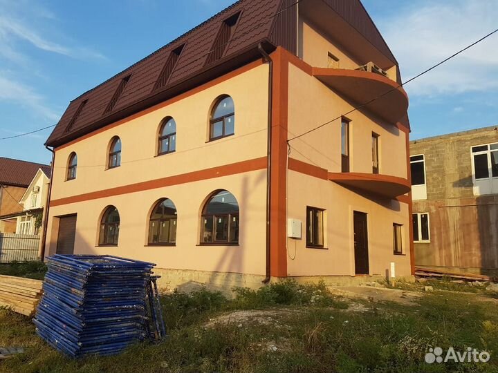 Коричневые пластиковые окна