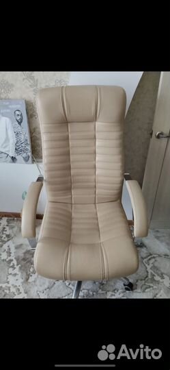 Офисное кожаное кресло руководителя