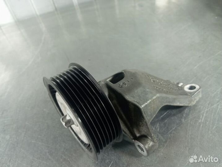 Ролик обводной Mercedes OM642 3.0 CDI 2012