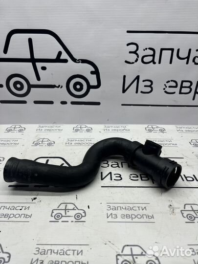 Патрубок радиатора нижний Ауди А6С5