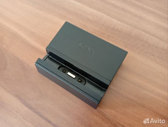 Магнитная зарядная док-станция Sony DK36