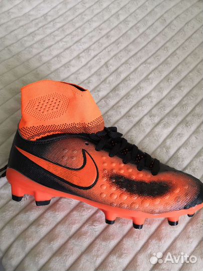 Футбольные бутсы nike