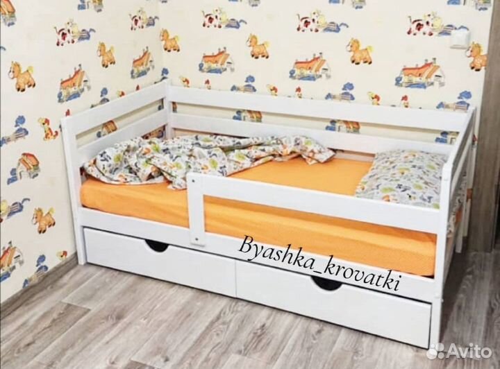 Детская кровать из массива