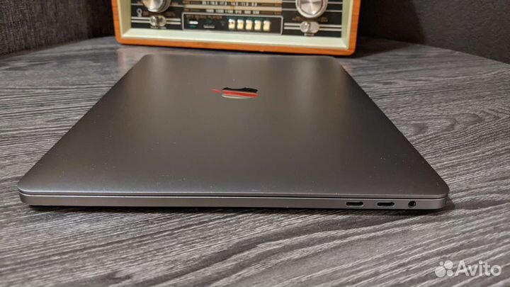Apple MacBook Pro A1989