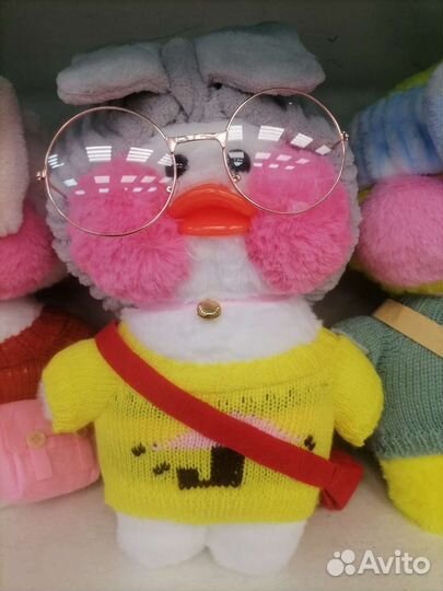 Мягкая игрушка белая уточка в жёлтой кофте