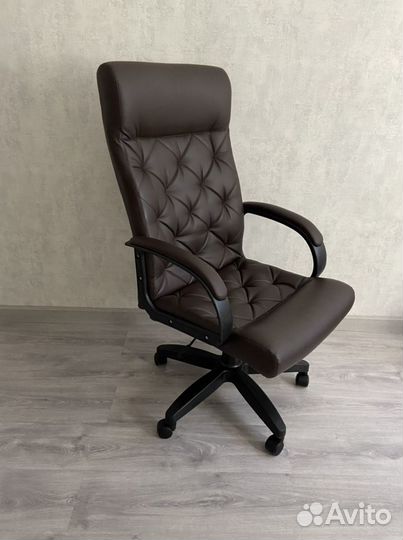 Офисное кресло