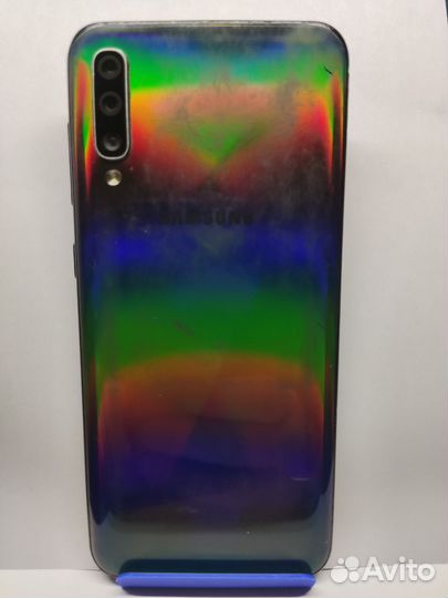 5. Телефон Samsung A50 128gb
