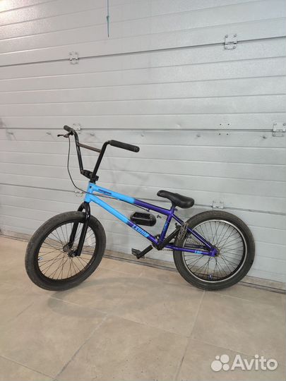 Трюковой велосипед BMX
