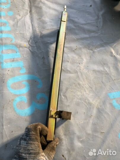 Направляющая стекла двери левая Daf Xf 105.410