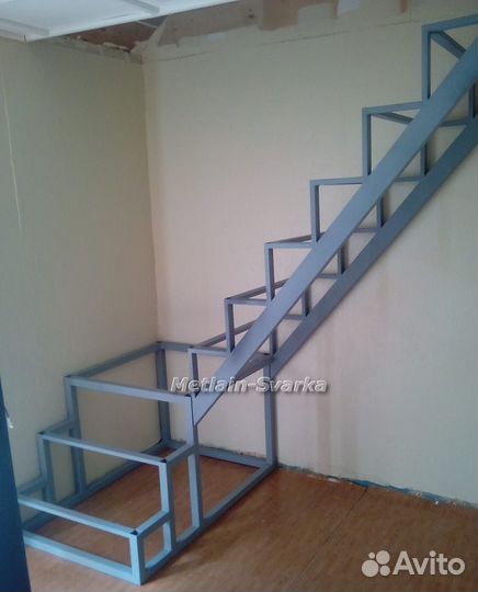 Лестница в дом из металла под зашивку № 106