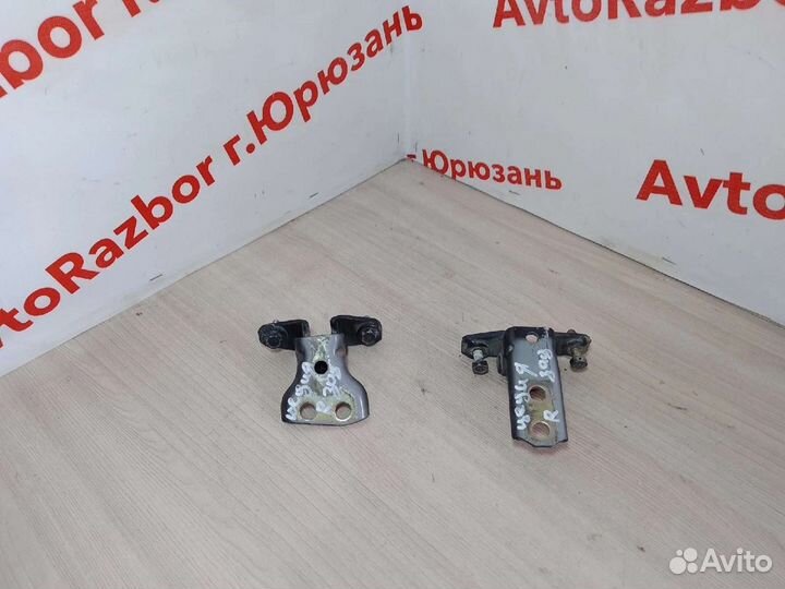 Петли задней правой двери Mitsubishi Lancer Cedia