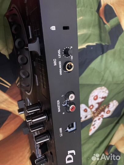 Диджейский пульт